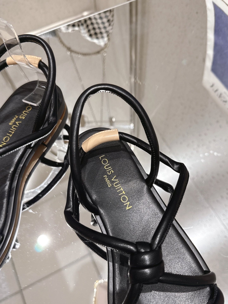 l0vis Vvtt0n sandals